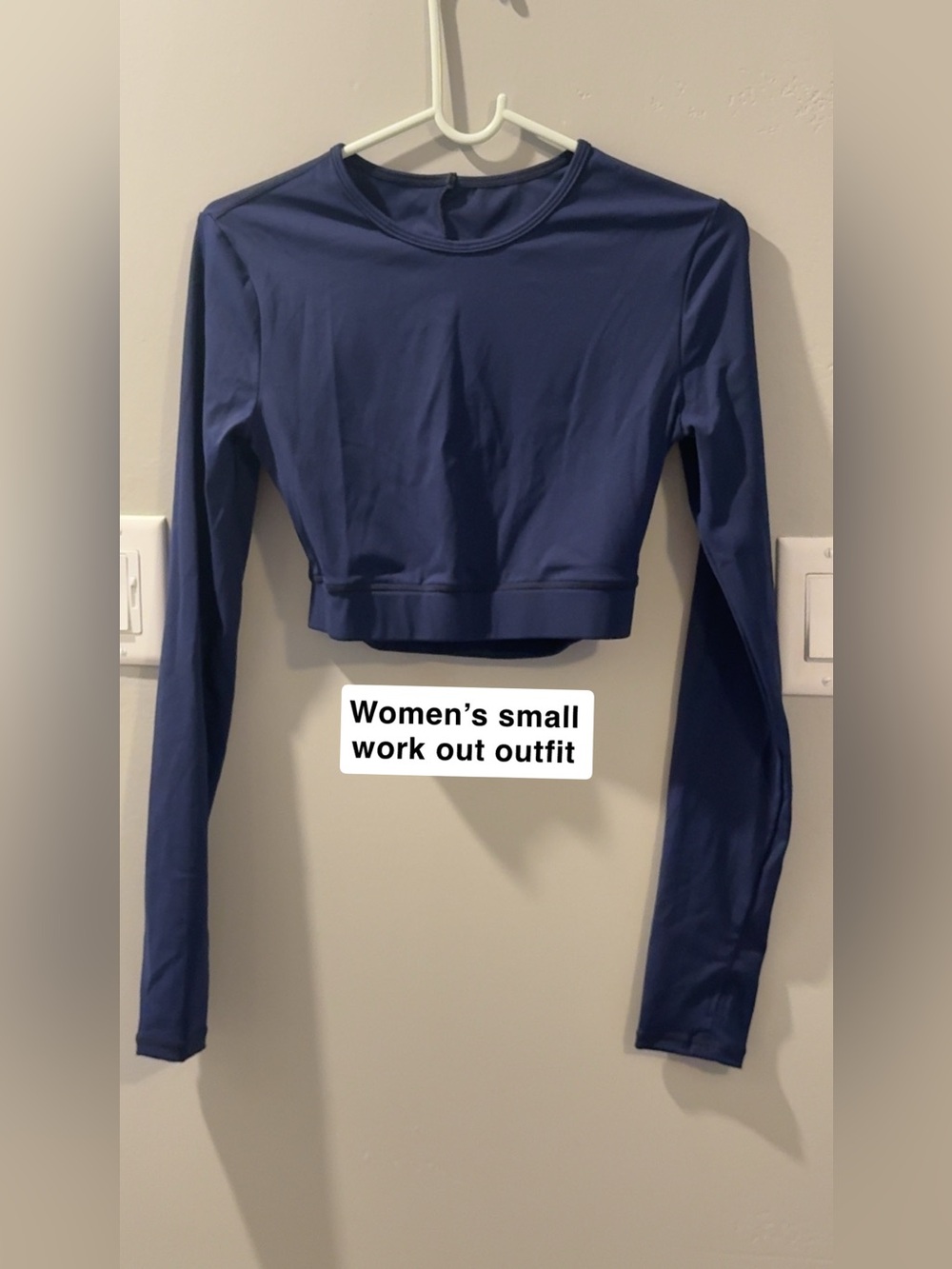 Women's Navy Long-Sleeve Cropped Workout Top + leggings outfit